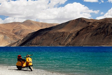 Amritsar to Leh Taxi Service